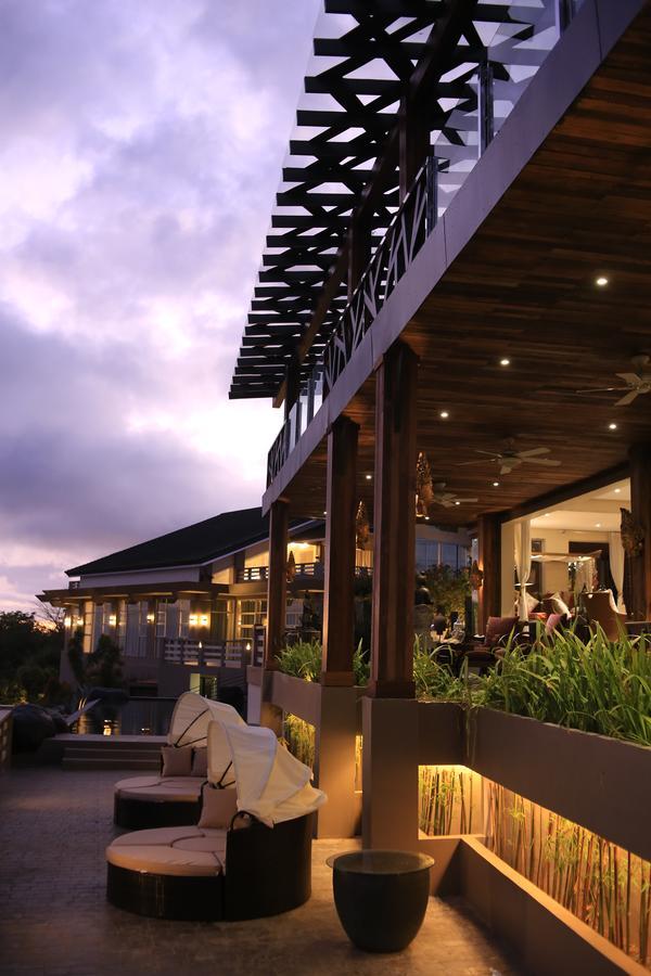 The Oriental Luxury Suites Alfonso ภายนอก รูปภาพ