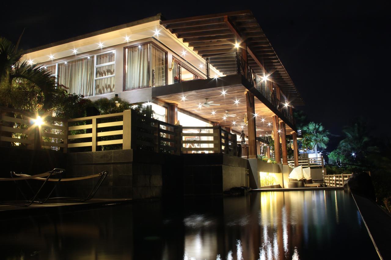 The Oriental Luxury Suites Alfonso ภายนอก รูปภาพ